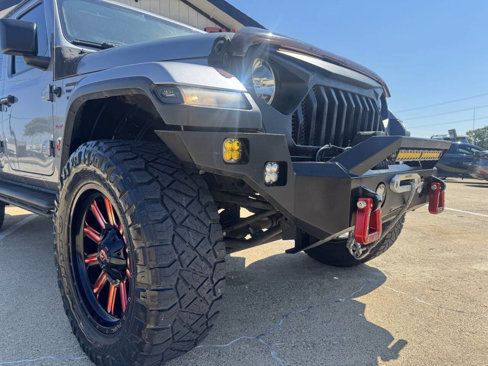 Used 2018 Jeep Wrangler Unlimited Sahara w/ Cold Weather Group image 11