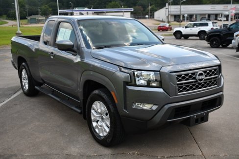 Used 2024 Nissan Frontier SV image 8