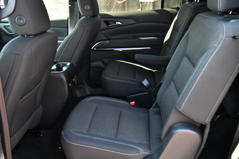 Used 2025 Chevrolet Traverse LT image 38