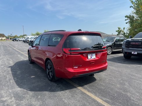 New 2026 Chrysler Pacifica Limited image 4