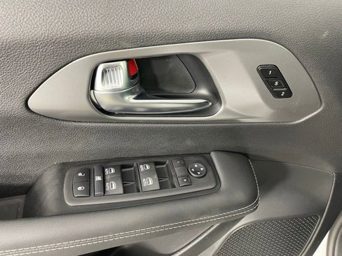 New 2026 Chrysler Pacifica Select image 12