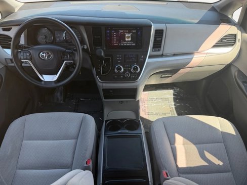 Used 2016 Toyota Sienna LE image 12