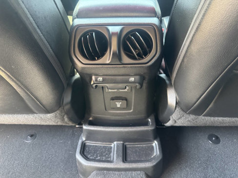 Used 2018 Jeep Wrangler Unlimited Sahara w/ Cold Weather Group image 33