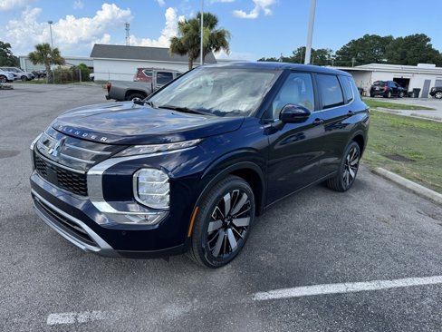 New 2025 Mitsubishi Outlander SE image 3