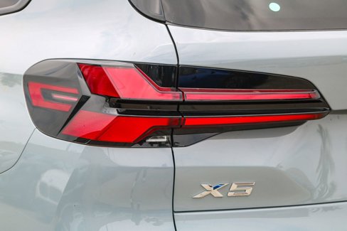New 2026 BMW X5 xDrive50e w/ M Sport Package image 9