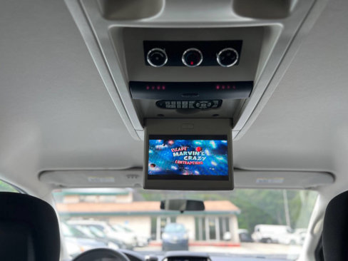 Used 2010 Dodge Grand Caravan Crew w/ Entertainment Group 2 image 21