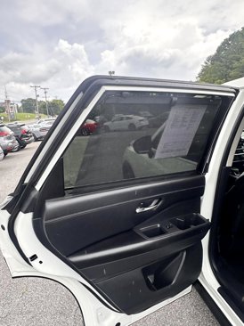 Used 2022 Nissan Pathfinder Platinum image 16