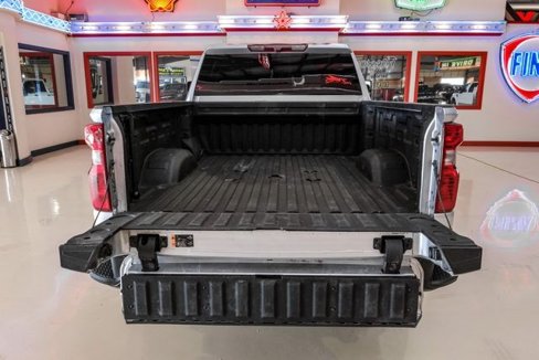 Used 2023 Chevrolet Silverado 2500 Custom w/ Custom Value Package image 8