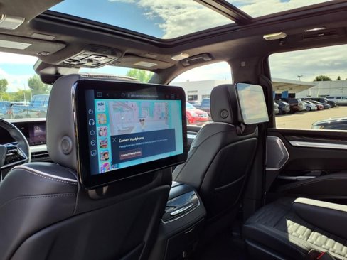 Used 2025 Cadillac Escalade V image 12