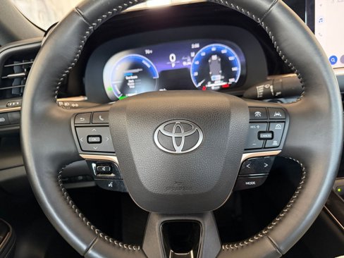 Used 2025 Toyota Crown XLE image 28
