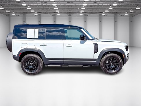 New 2025 Land Rover Defender 110 S image 6