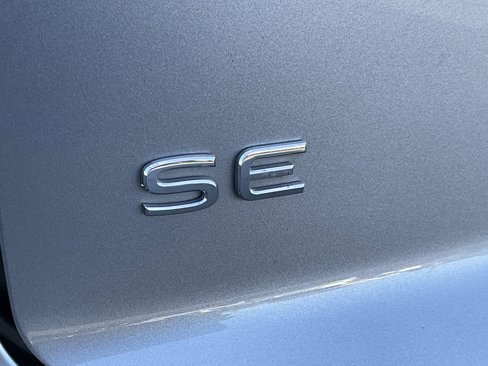 Used 2024 Volkswagen Atlas Cross Sport SE image 8