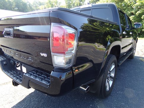 Used 2016 Toyota Tacoma Limited image 12