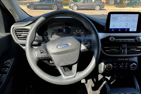 Used 2022 Ford Escape SE w/ SE Sport Appearance Package image 5