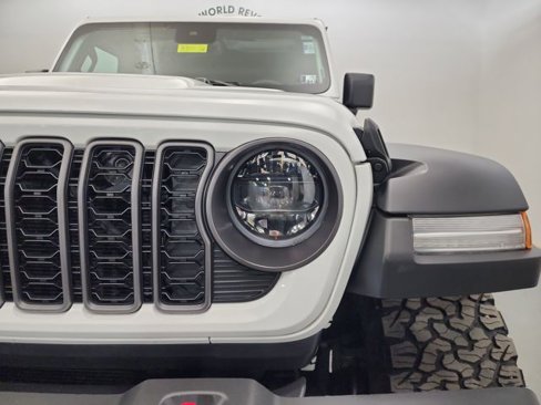 Used 2024 Jeep Wrangler Unlimited Rubicon w/ XTREMEE 35" Tire Package image 10
