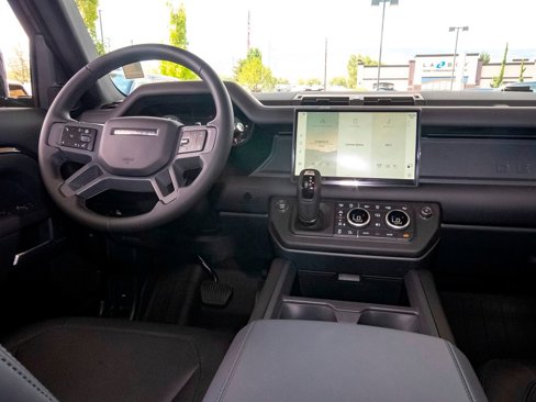 New 2025 Land Rover Defender 110 S image 39