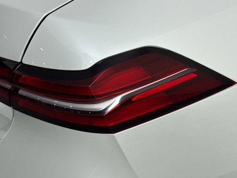 Used 2025 BMW i5 eDrive40i image 33