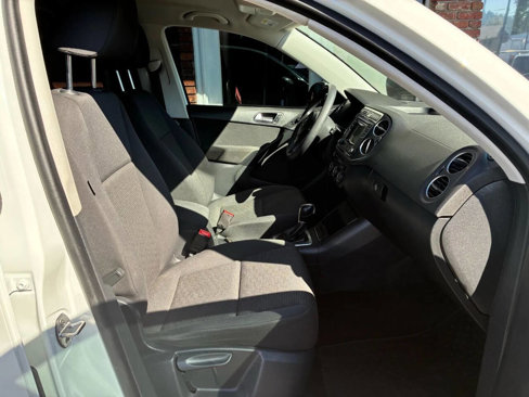Used 2017 Volkswagen Tiguan Limited w/ Alloy Wheels Package image 13