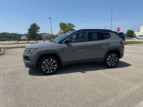 Used 2024 Jeep Compass Limited image 13