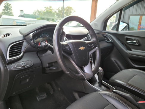Used 2022 Chevrolet Trax LT w/ Driver Confidence Package image 9