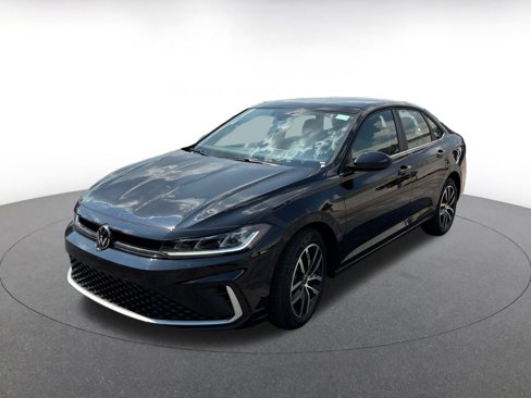 Used 2025 Volkswagen Jetta SE image 2