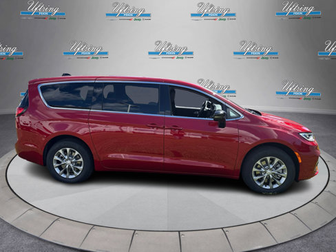 New 2026 Chrysler Pacifica Select image 2