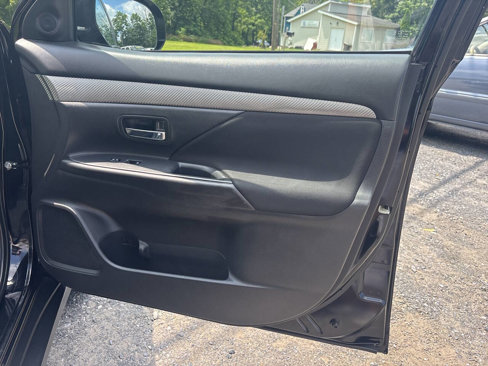 Used 2017 Mitsubishi Outlander ES image 24