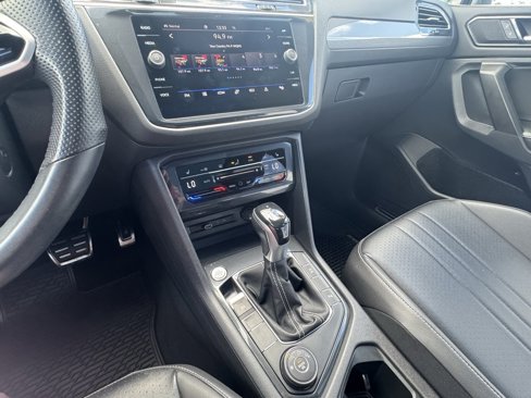 Used 2022 Volkswagen Tiguan SE R-Line image 29