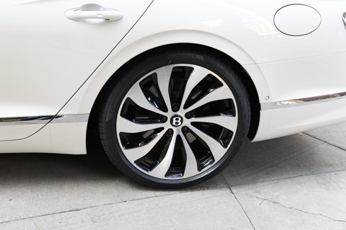 New 2026 Bentley Flying Spur Azure image 24