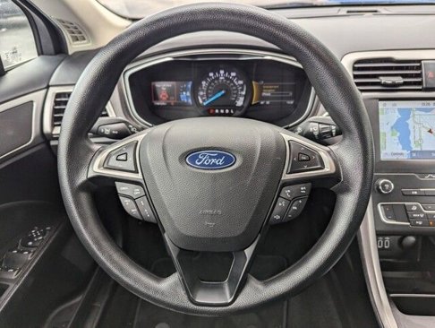 Used 2020 Ford Fusion SE image 17