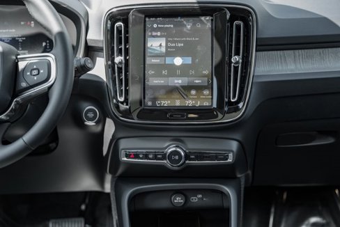 New 2026 Volvo XC40 B5 Plus w/ Protection Package Premier image 21