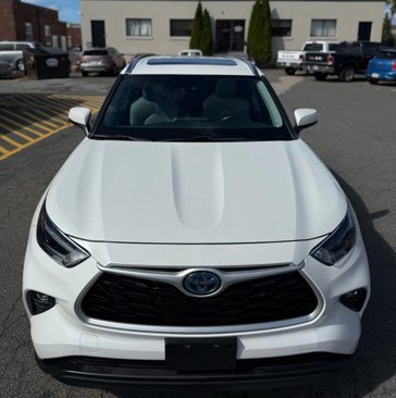 Used 2021 Toyota Highlander XLE image 3