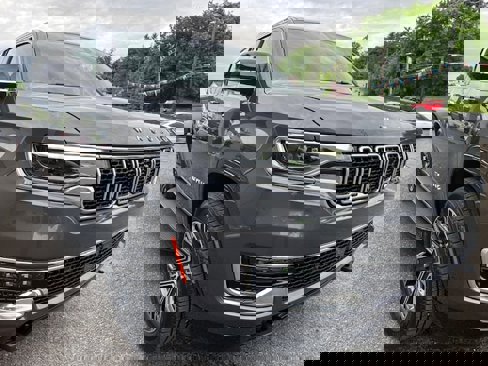 New 2024 Jeep Wagoneer L 4WD w/ Premium Group I image 4