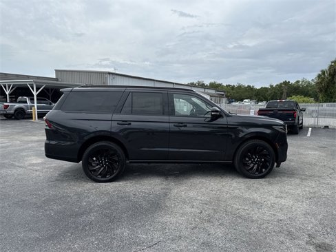 New 2025 Lincoln Navigator Reserve image 3