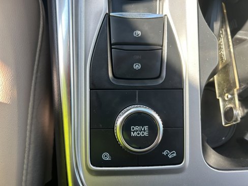 Used 2022 Ford Explorer XLT w/ Equipment Group 202A image 24