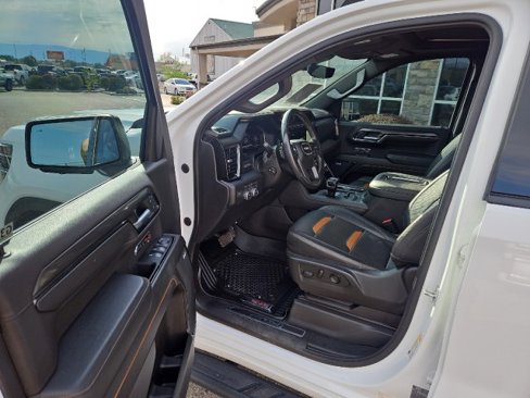 Used 2022 GMC Sierra 1500 AT4 w/ AT4 Premium Package image 8