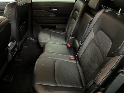 Used 2024 Nissan Pathfinder Platinum image 51
