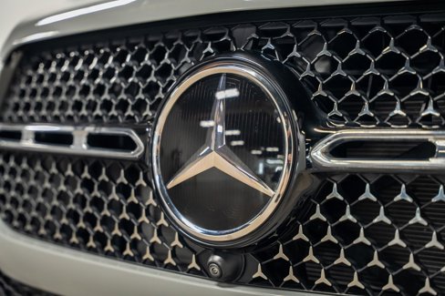 Used 2024 Mercedes-Benz GLE 350 4MATIC w/ AMG Line Exterior image 7
