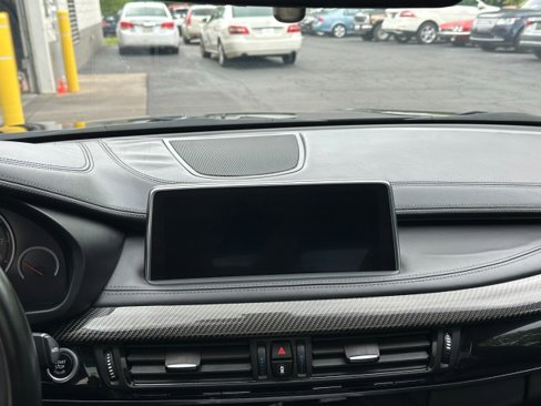 Used 2018 BMW X6 M image 25