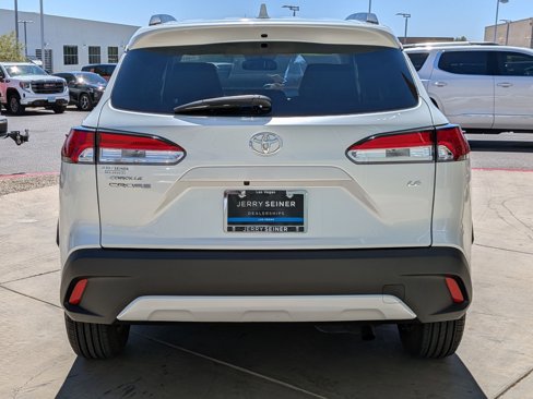 Used 2024 Toyota Corolla Cross LE image 4