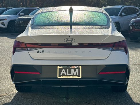 Used 2025 Hyundai Elantra SEL image 6