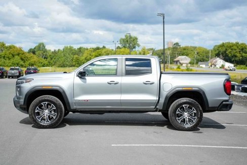 Used 2025 GMC Canyon AT4 image 8