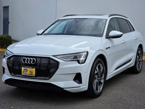 Used 2022 Audi e-tron Premium w/ Convenience Plus Package image 3