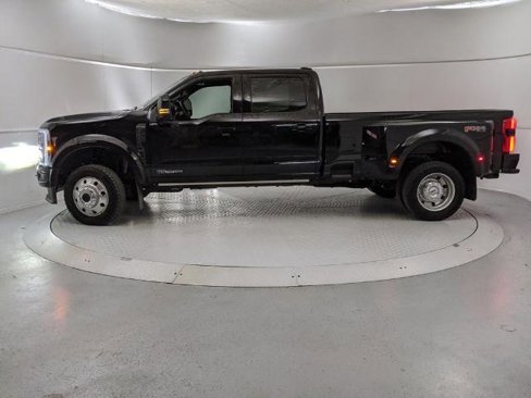 Certified 2025 Ford F450 Platinum w/ FX4 Off-Road Package image 5