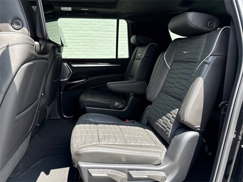 New 2025 Cadillac Escalade ESV Sport Platinum w/ LPO, ONYX Package image 7