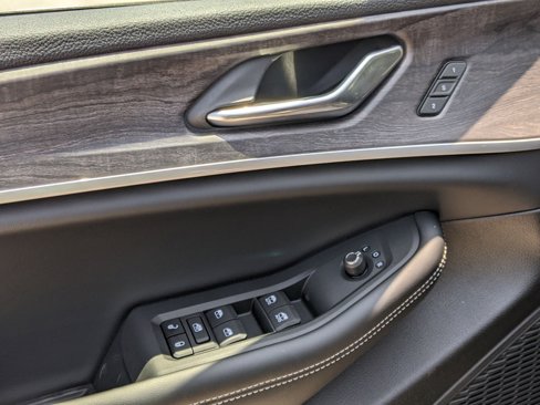 New 2025 Jeep Grand Cherokee Limited w/ Black Appearance Package image 12