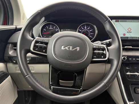 Used 2024 Kia Carnival EX image 12