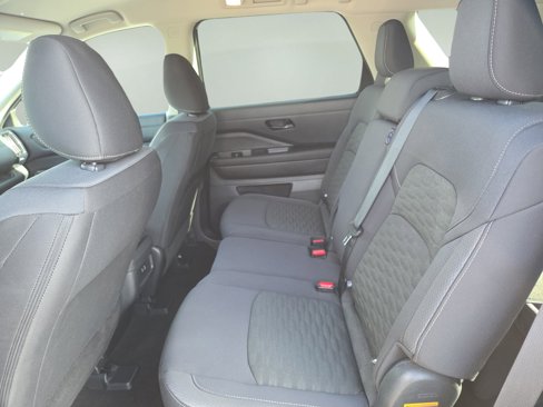 Used 2025 Nissan Pathfinder S image 28