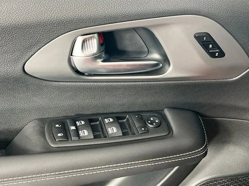 New 2026 Chrysler Pacifica Select image 18