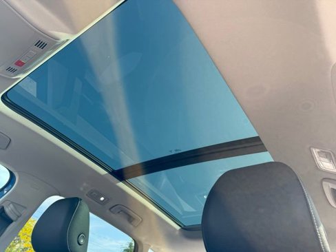 Certified 2025 Volkswagen Taos SEL image 27